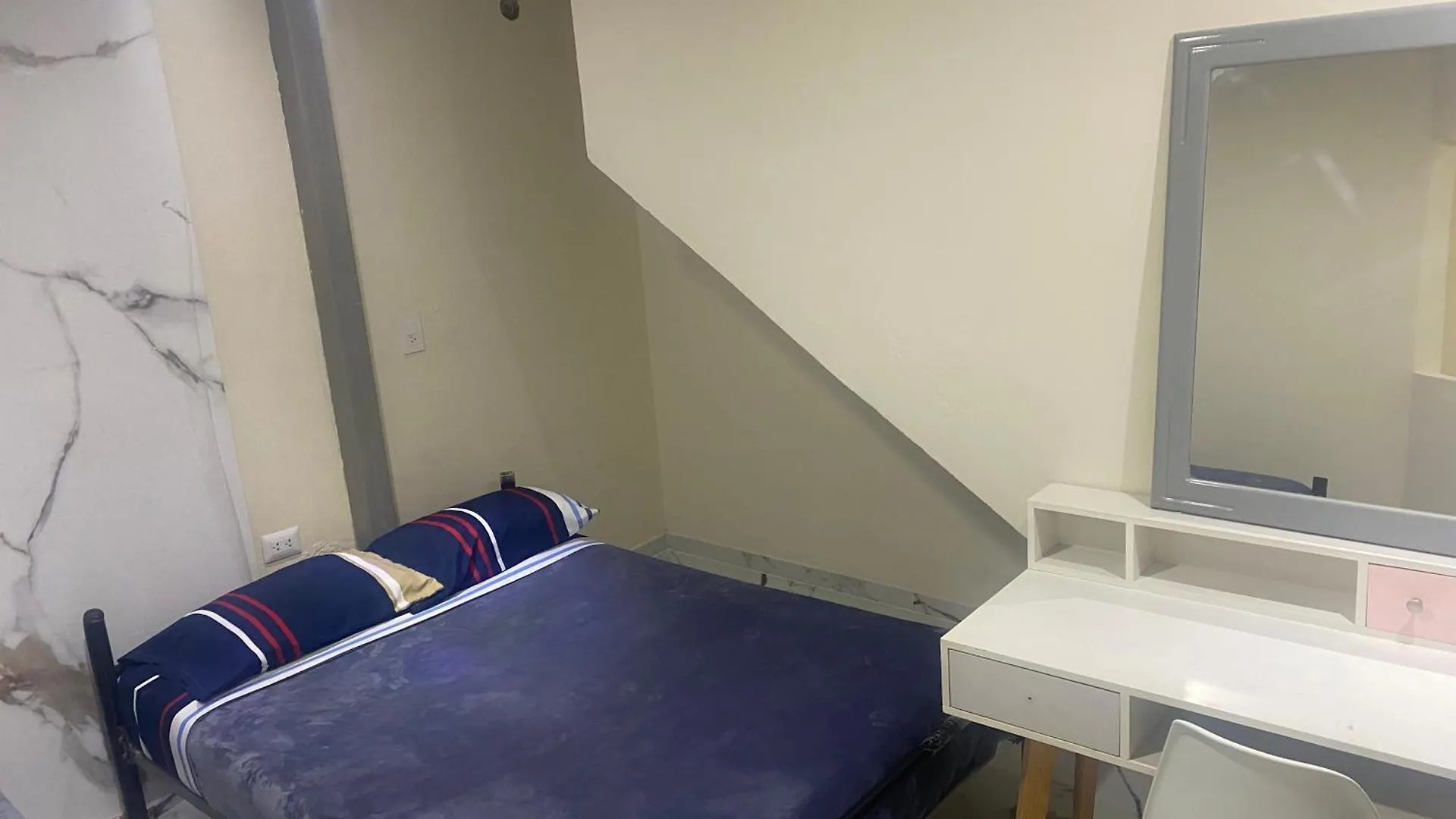 Viii-Exclusivo Departamento Junto A La Calle Larga Del Centro Historico Con Capacidad Para 8 Personas Cuenca